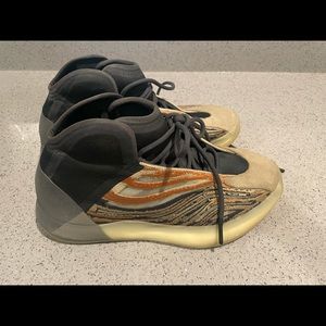 Mens Yeezy qntm